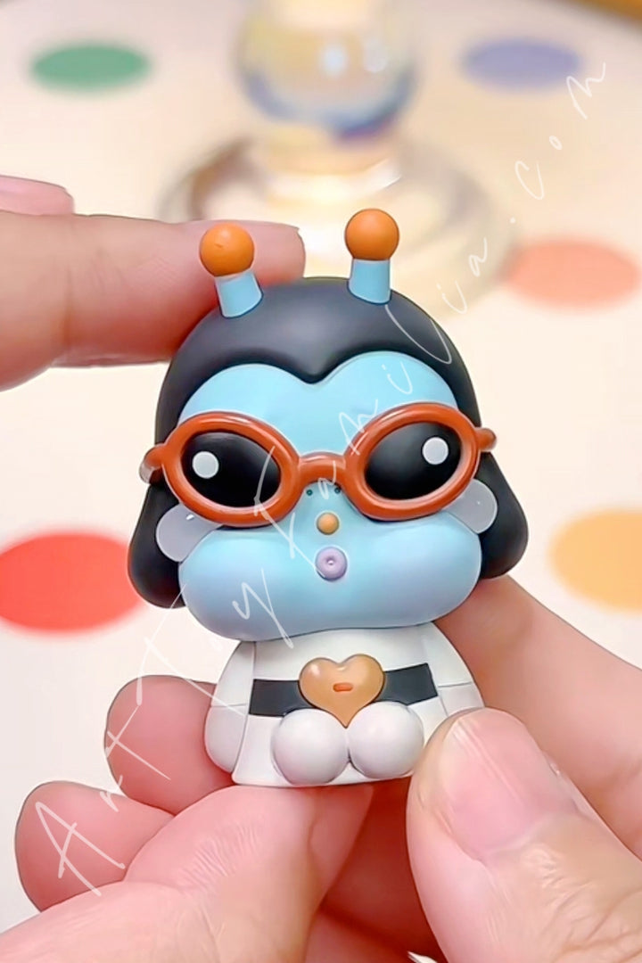 Popmart Crybaby Crying To The Moon Sitting Series The Outsider-Mini