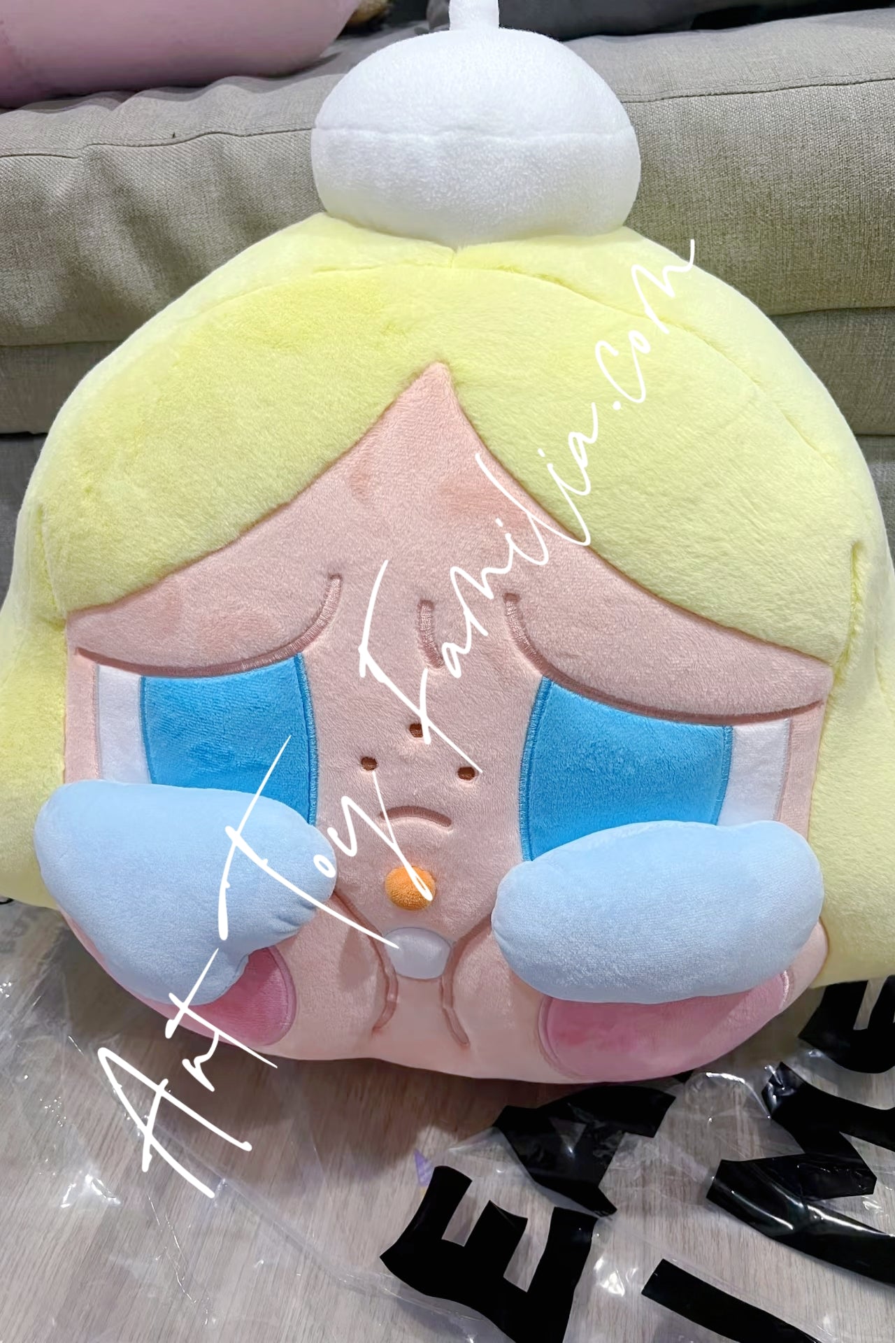 POP MART Crybaby Lean On Me Pillow – Art Toy Familia