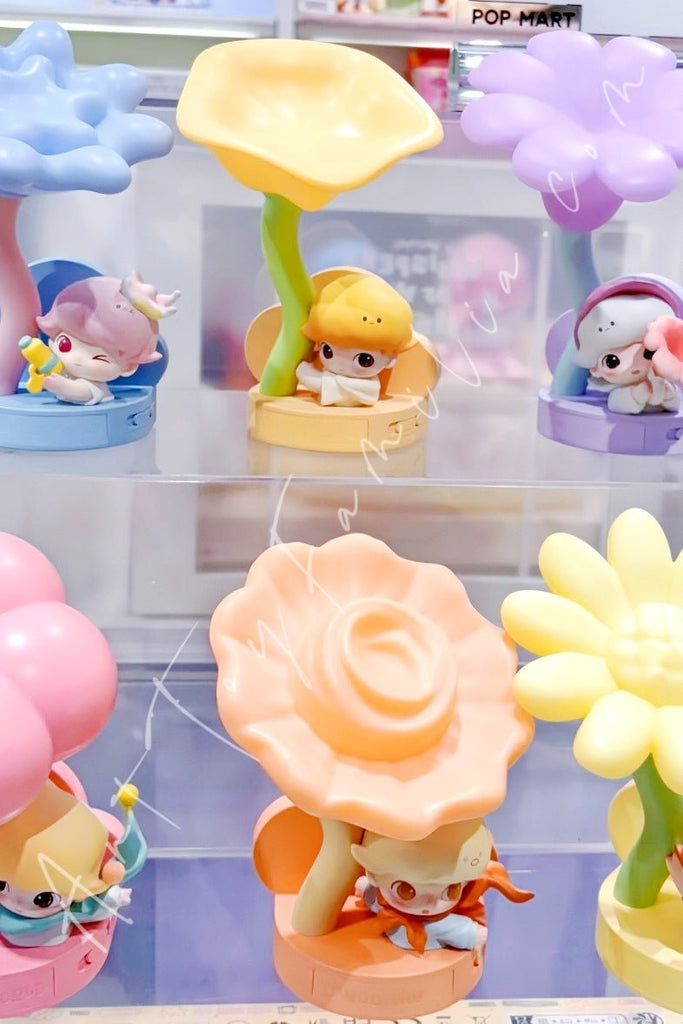 Dimoo Moments in Bloom Series Sensor-activated Nightlight – Art