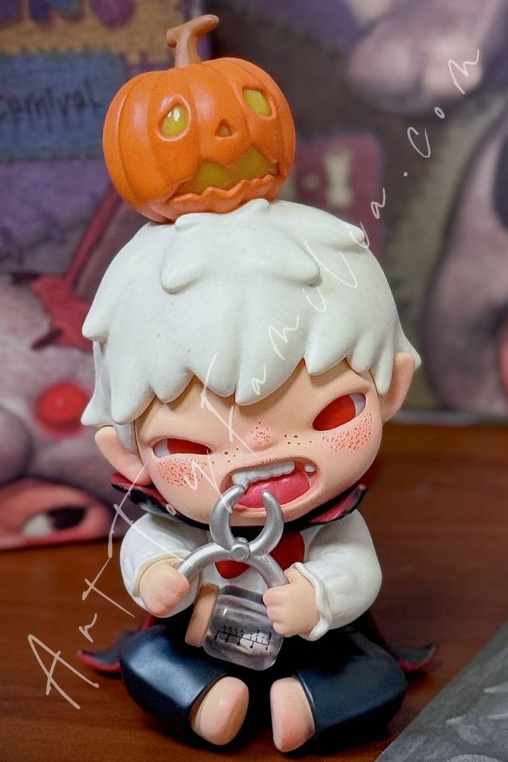 Popmart Hirono Monsters Carnival Series Vampire