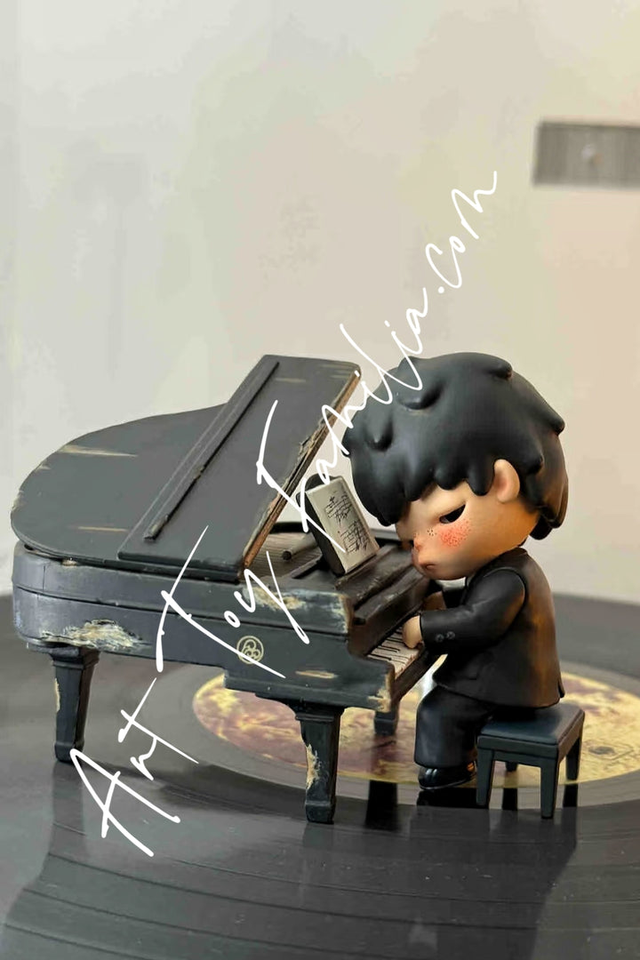 Popmart Hirono The Pianist Figurine 1