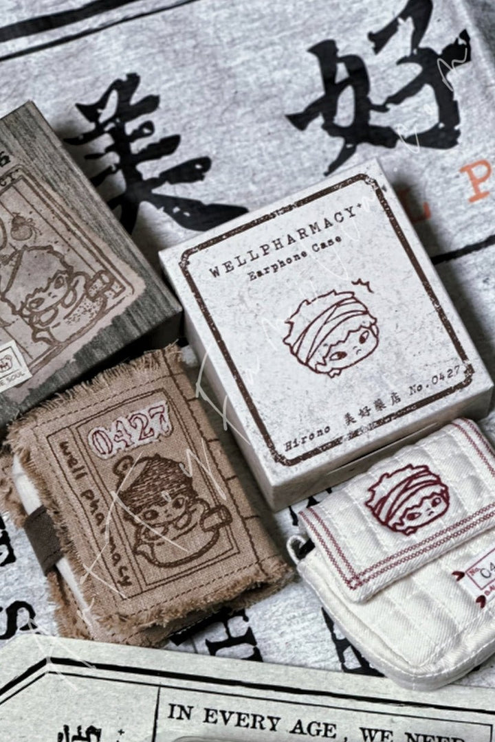 POP MART - Hirono Wellpharmacy Series Earphone Case - 美好药店系列耳机包 Pocket Medical Book - 小药籍