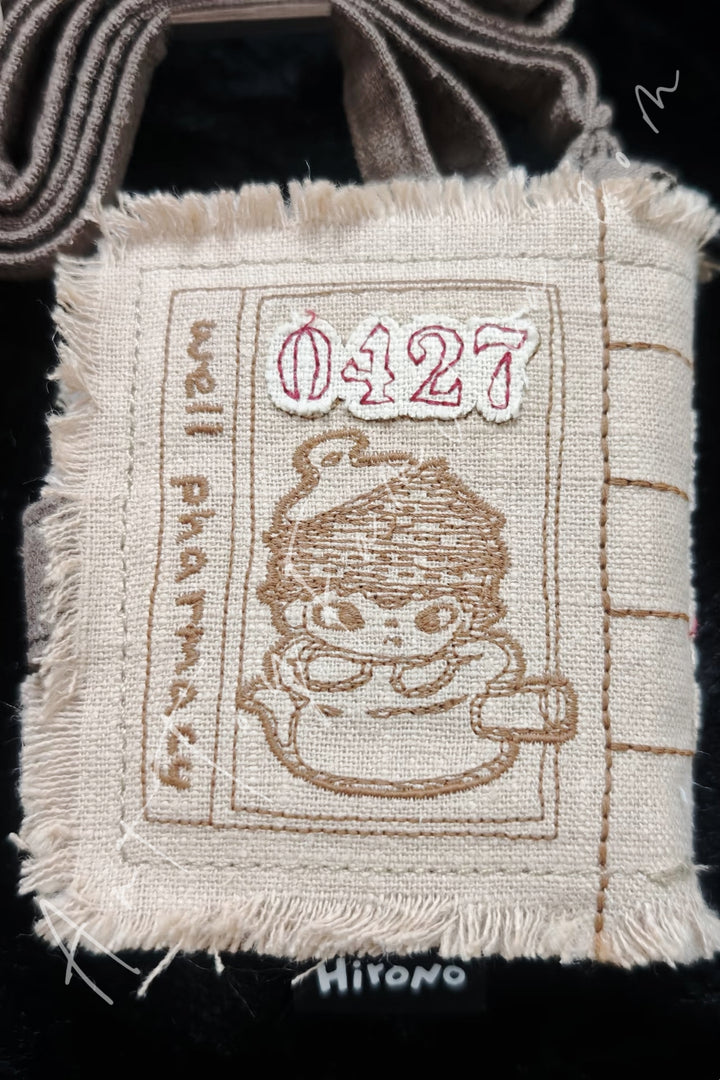 POP MART - Hirono Wellpharmacy Series Earphone Case - 美好药店系列耳机包 Pocket Medical Book - 小药籍