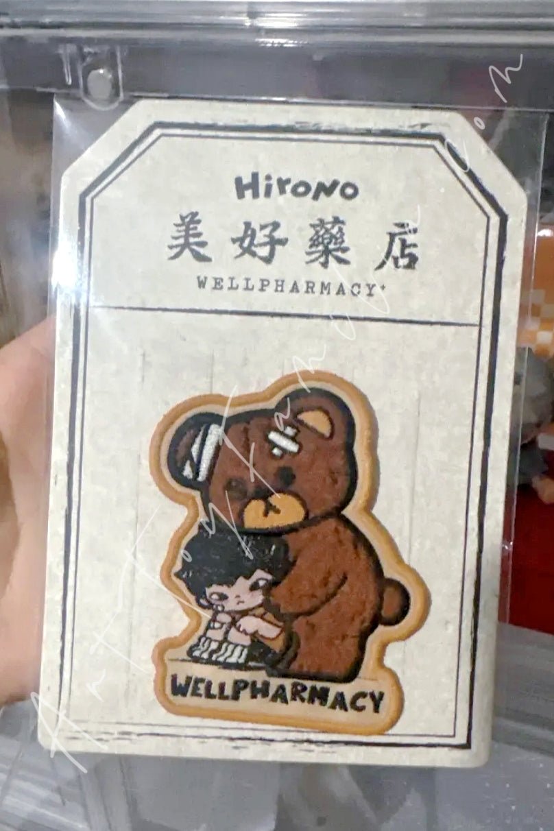 POP MART - Hirono Wellpharmacy Series Fabric Badge - 美好药店系列熊抱布艺徽章