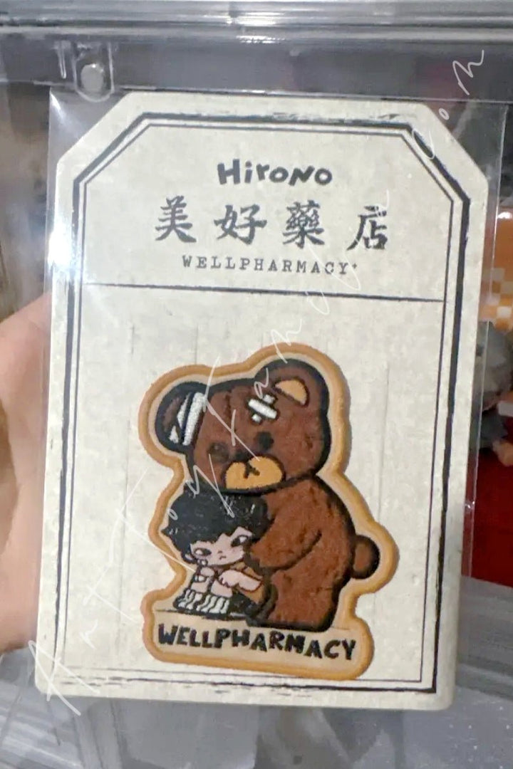 POP MART - Hirono Wellpharmacy Series Fabric Badge - 美好药店系列熊抱布艺徽章