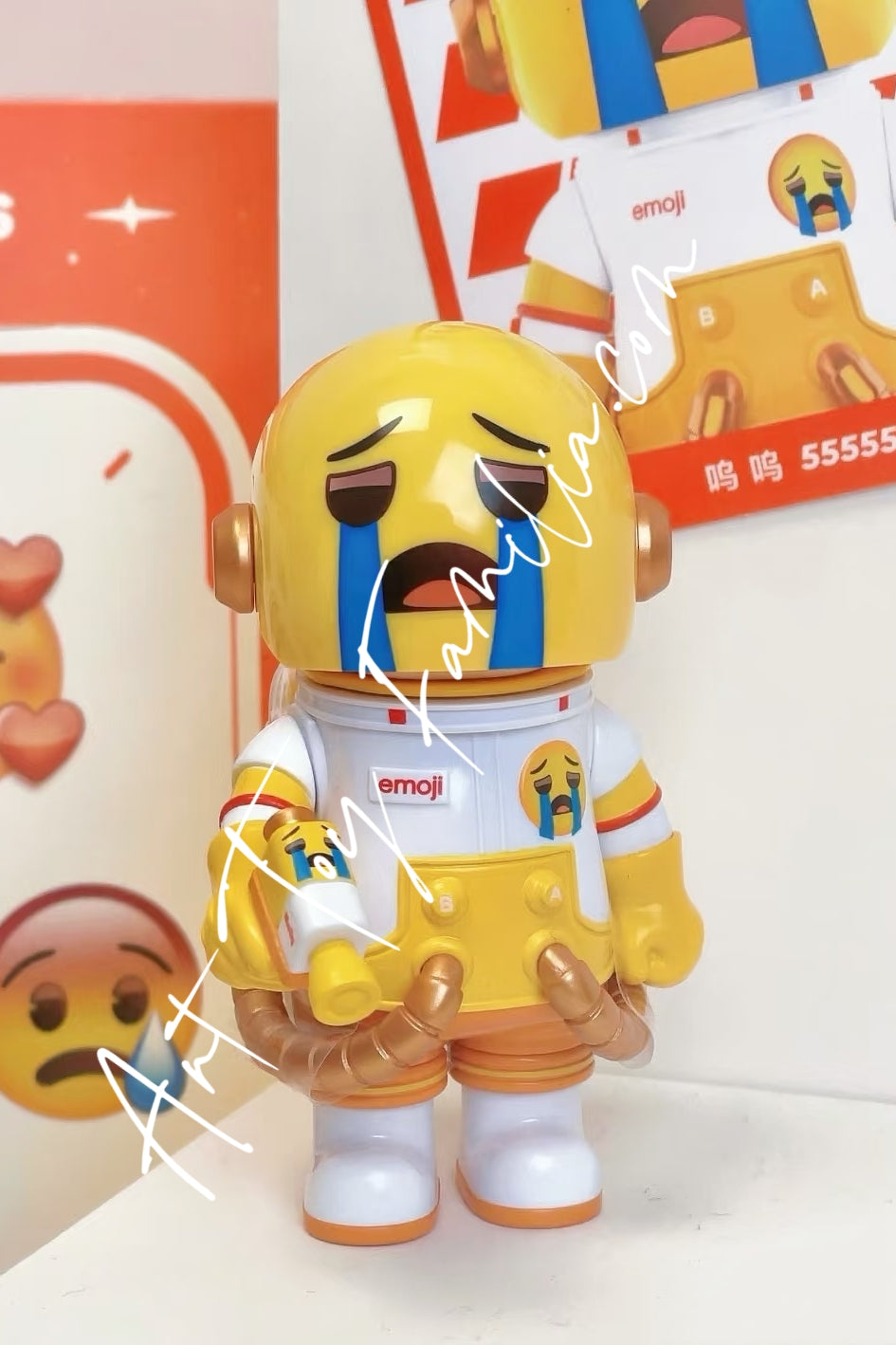 Popmart MEGA Space Molly 100% × emoji Series 55555