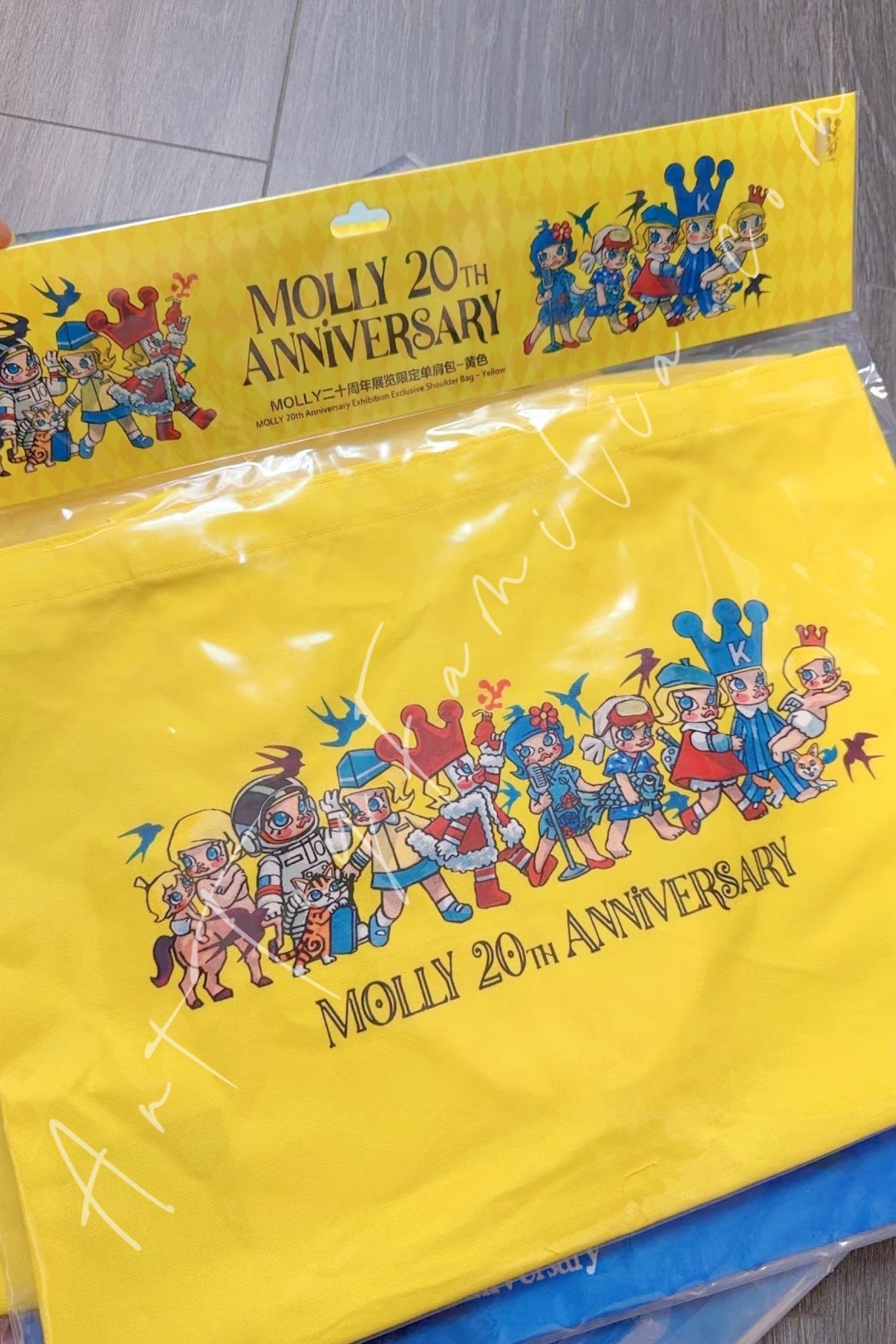 POP MART Molly 20th Anniversary Exhibition Exclusive Shoulder Bag