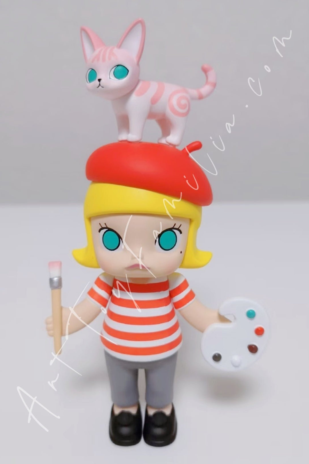 POP MART - Molly Auction Series Molly PiPi Red