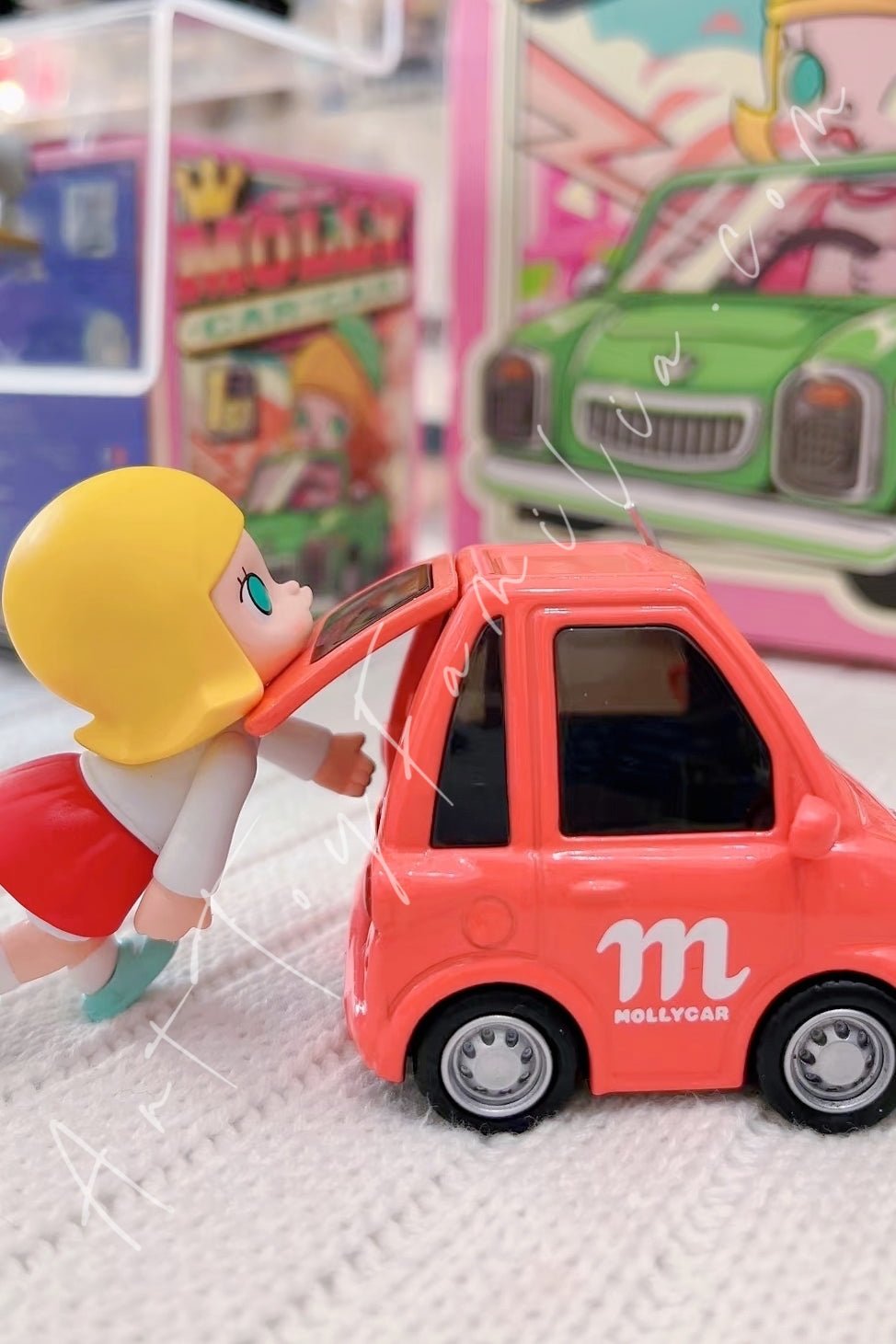 POP MART - Molly Car Car Series Cherry