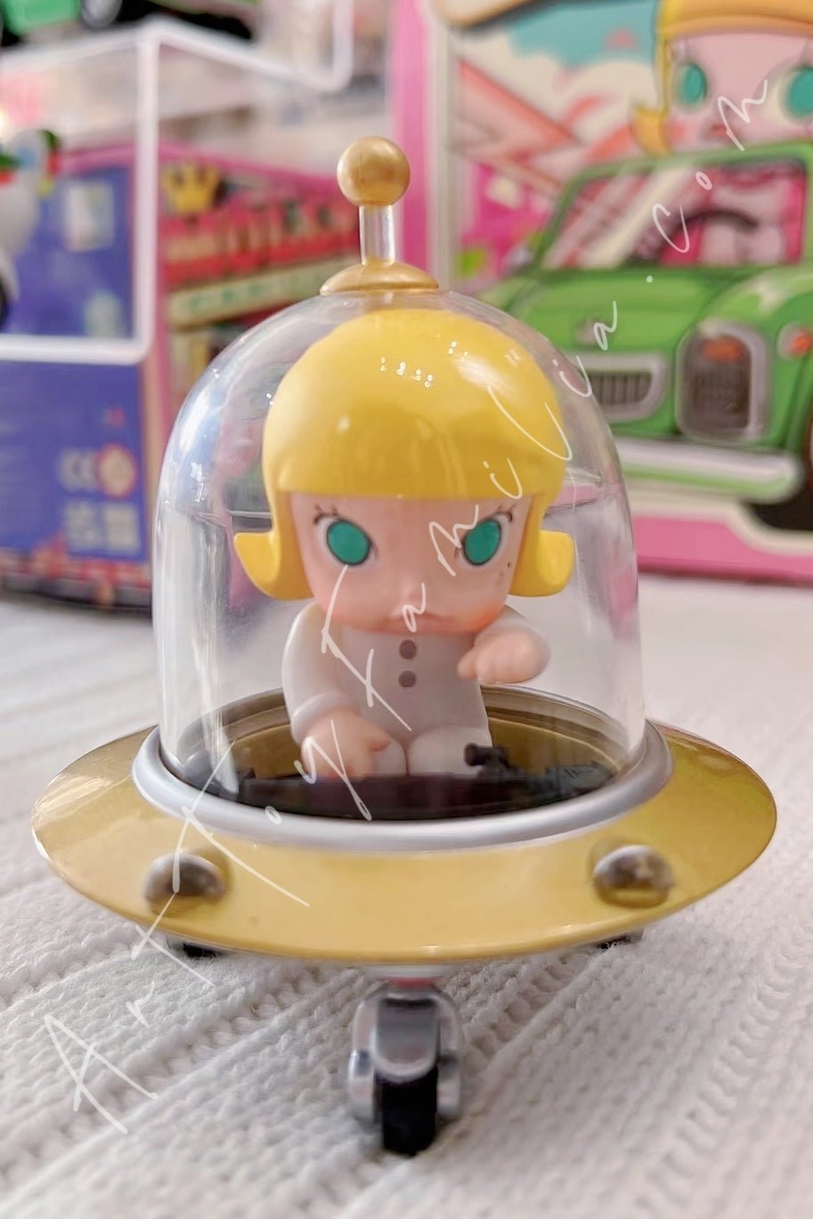 POP MART - Molly Car Car Series Day Dreamer