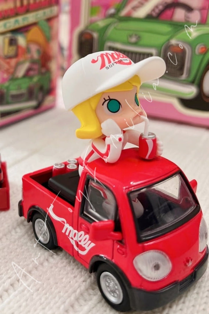 POP MART - Molly Car Car Series Molly Van