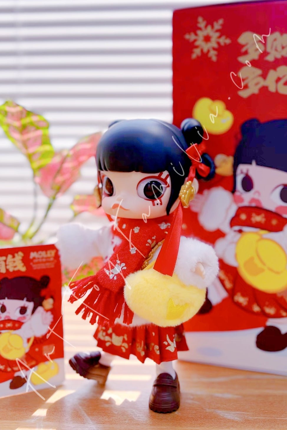 POP MART - Molly Galloping Wealth 1/8 Action Figure - 马上有钱1/8可动人偶