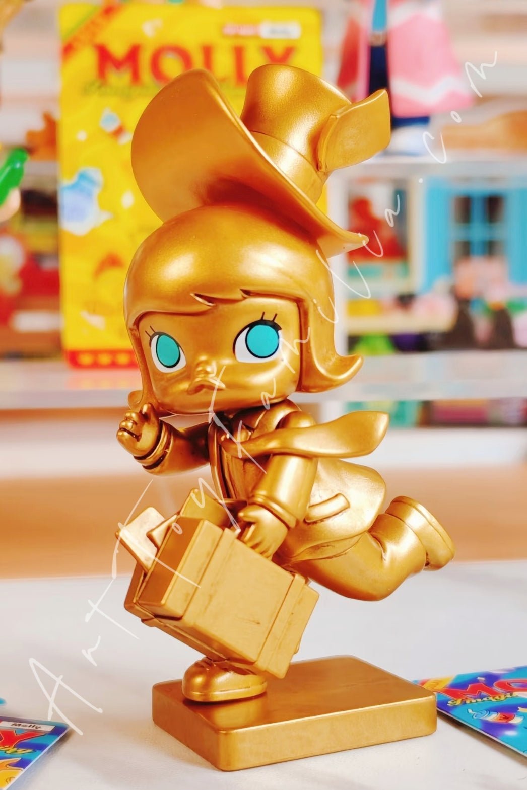 POP MART - Molly Imaginary Wandering Series The Statue Of A Street Performer(Secret)