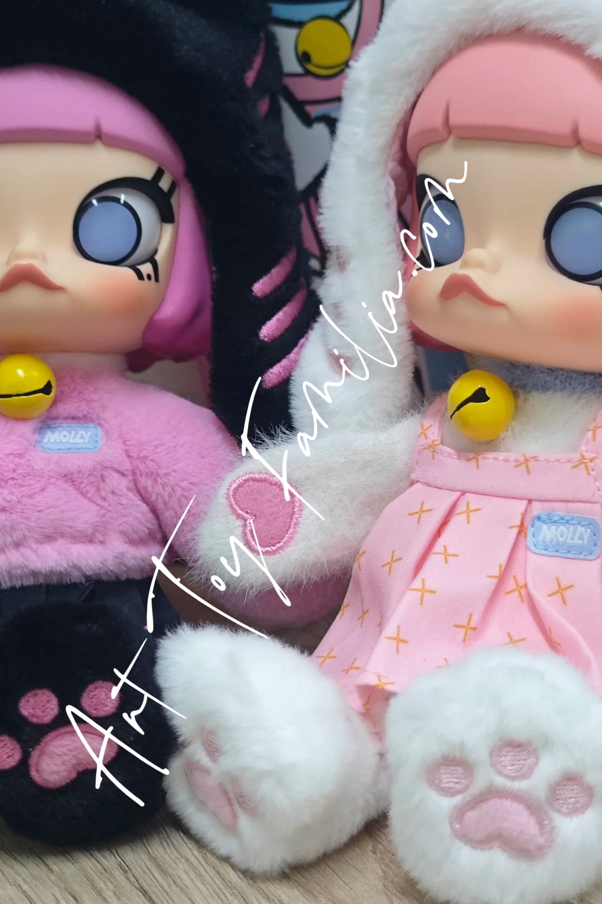 Popmart_Molly_Peekaboo_1_8_Act