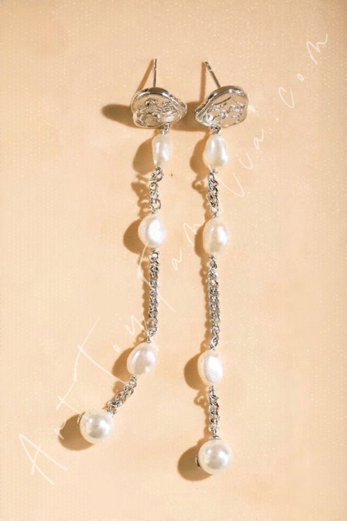 Popmart POPOP Jewelry Crybaby Crying For Love Series Classic Baroque Pearl Earring