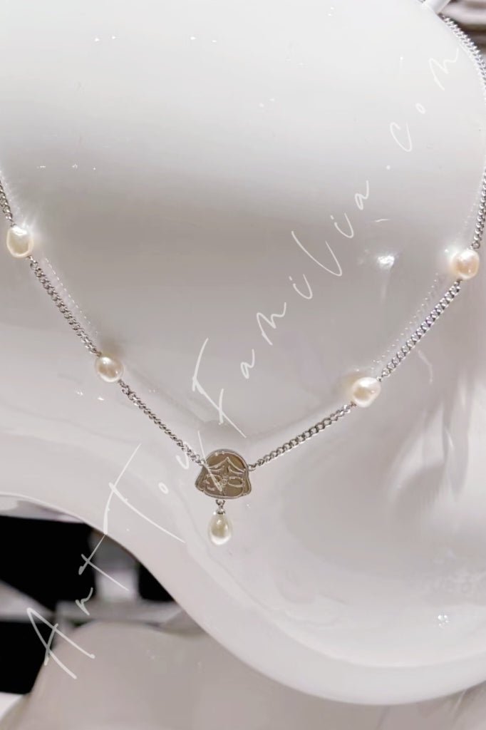 Popmart POPOP Jewelry Crybaby Crying For Love Series Classic Baroque Pearl Necklace