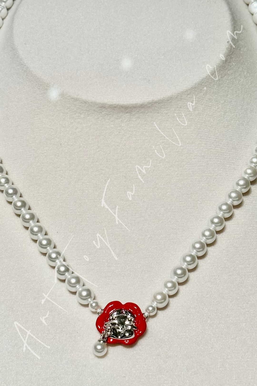 Popmart POPOP Jewelry Crybaby Crying For Love Series Red Rose Shell Bead Necklace