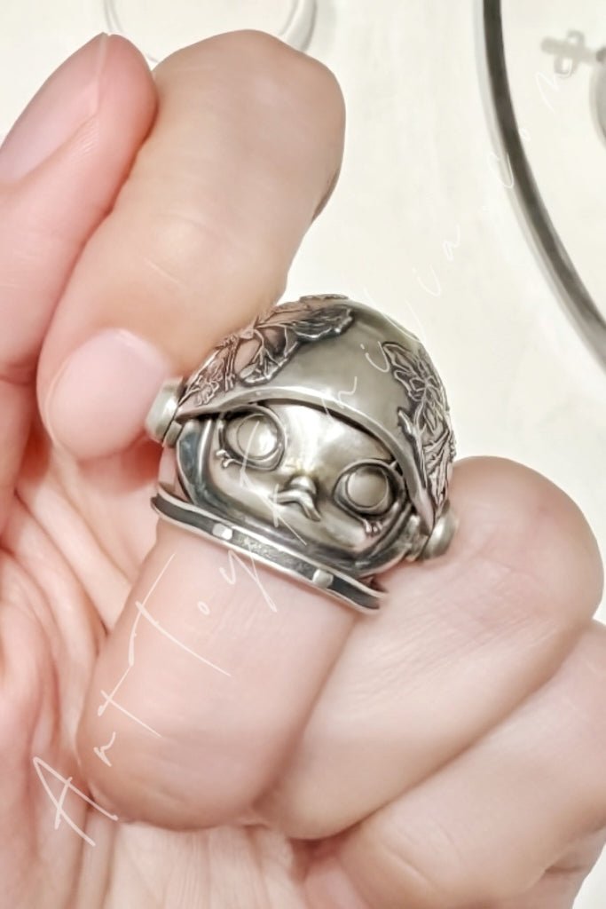 POP MART - POPOP Jewelry Space Molly Series Zhu Mo Xiangyun Lacquer Series Knuckle Ring