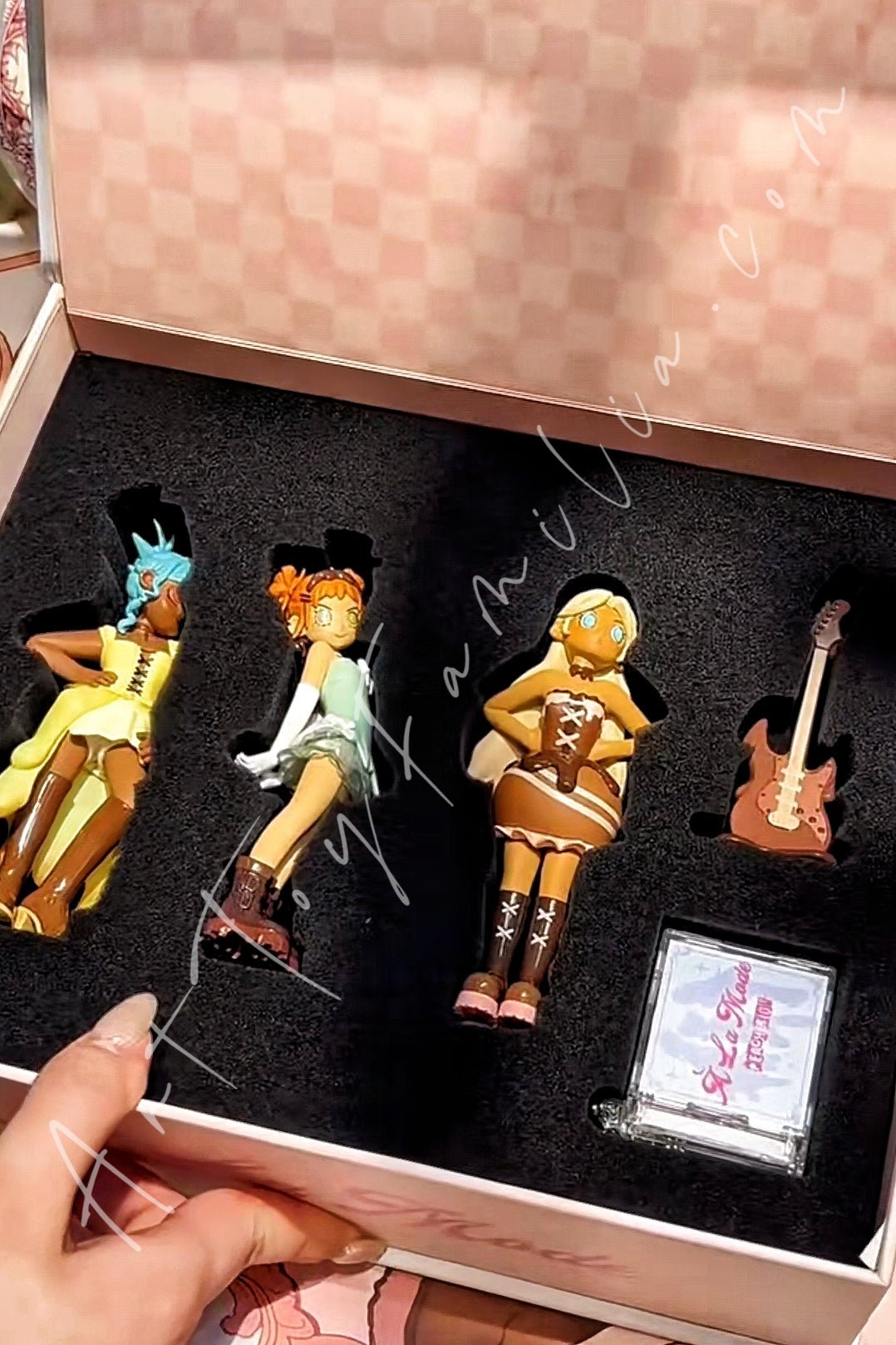 POP MART Peach Riot A La Mode Figurine – Art Toy Familia