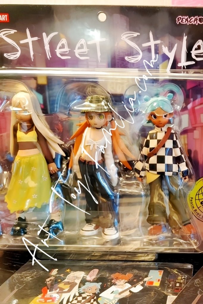 POP MART Peach Riot Street Style Figurine – Art Toy Familia