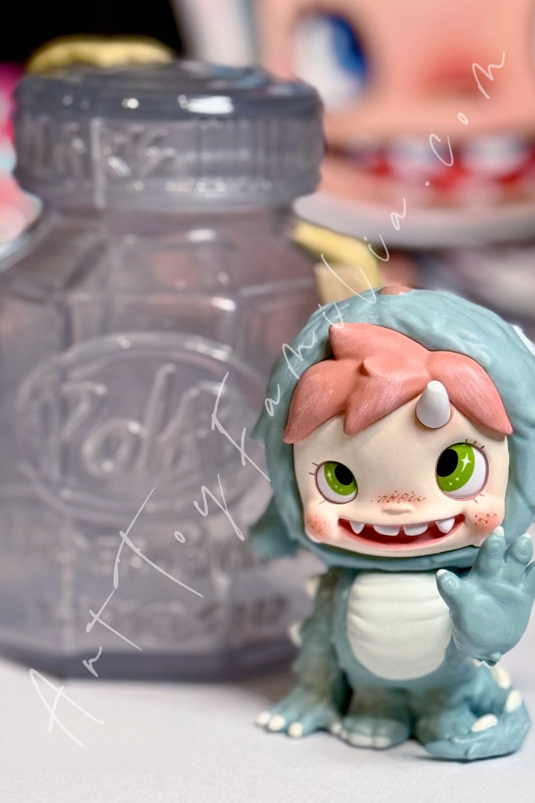 POP MART - Polar Monster Village Series Snuggo