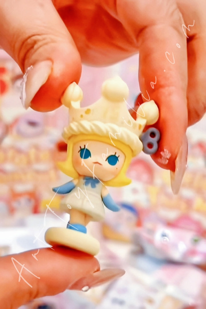 Popmart Pop Bean Celebrating The Moment Series Molly-Elegant Music Box(Secret)