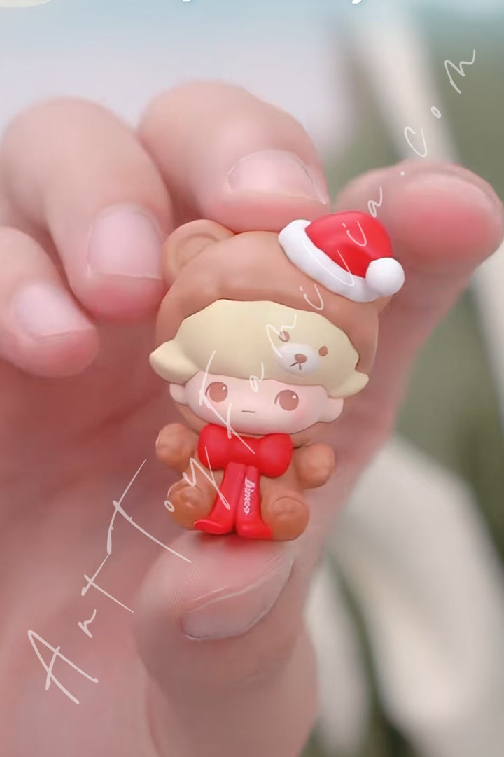 Popmart Pop Bean Christmas Delivery in Progress Series Dimoo-Give Me A Hug