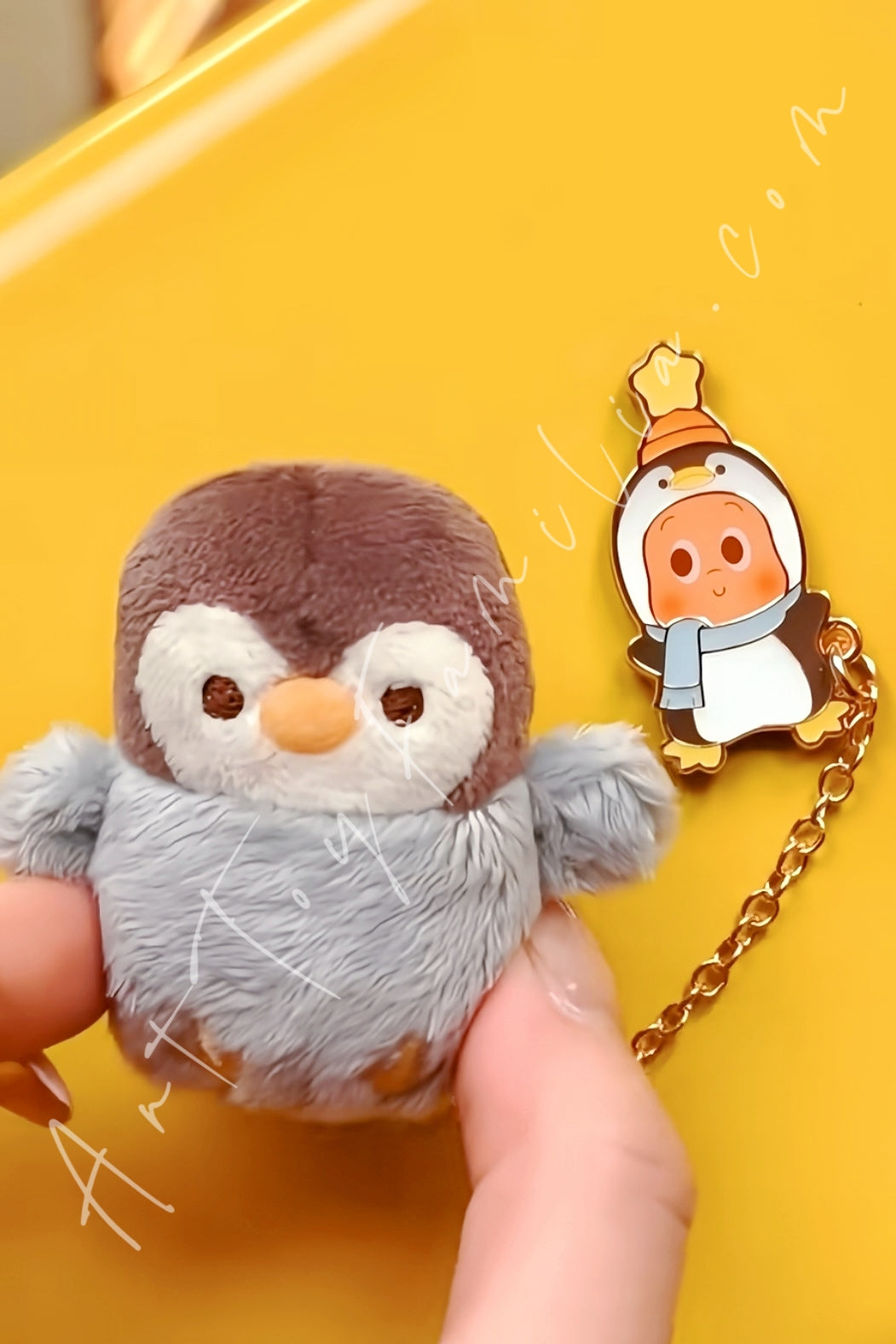 Popmart Pop Bean Fluffy & Cozy Series Fridge Magnet Twinkle Twinkle Cozy Penguin