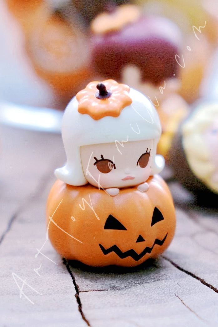 Popmart Pop Bean Pumpkin Halloween Series Molly