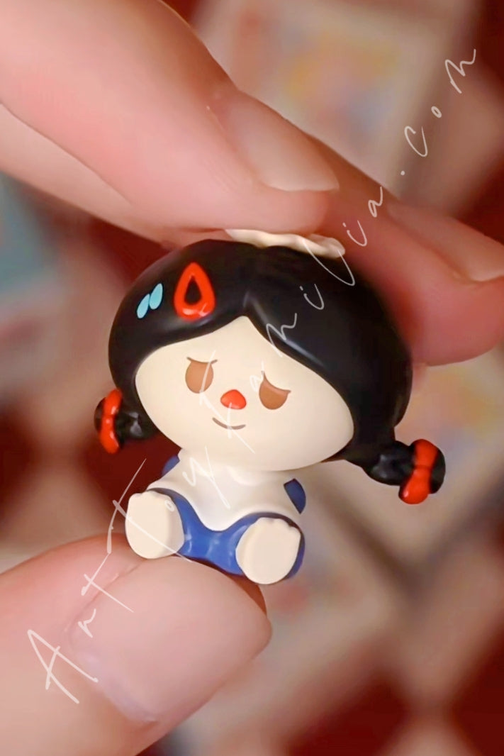 Popmart Pop Bean The Monsters Labubu Hair Salon Series Salon Apprentice