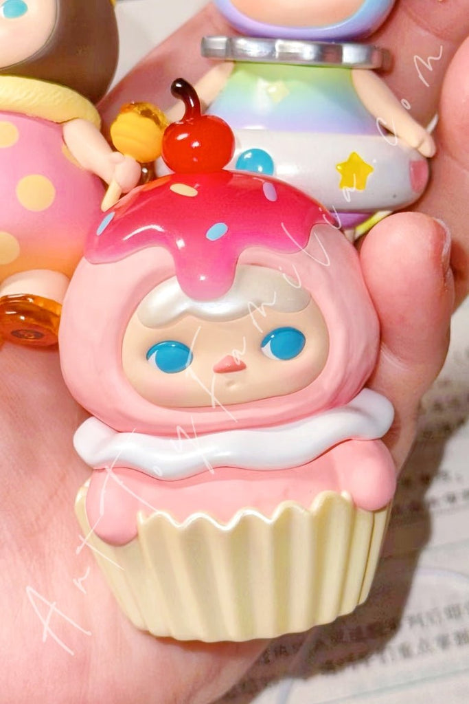 POP MART Pucky Cupcake Figurine – Art Toy Familia