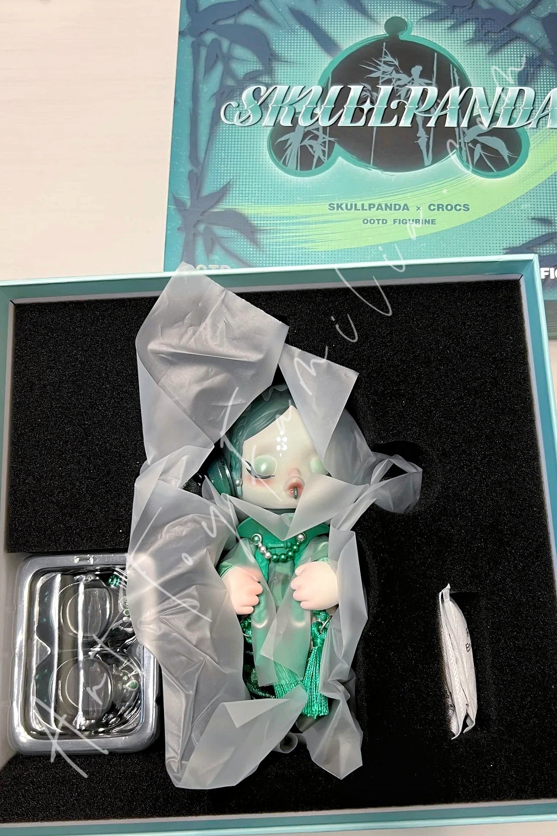POPMART SKULLPANDA X CROCS 限定フィギュア Skullpanda × Crocs OOTD Figurine – Art Toy Familia