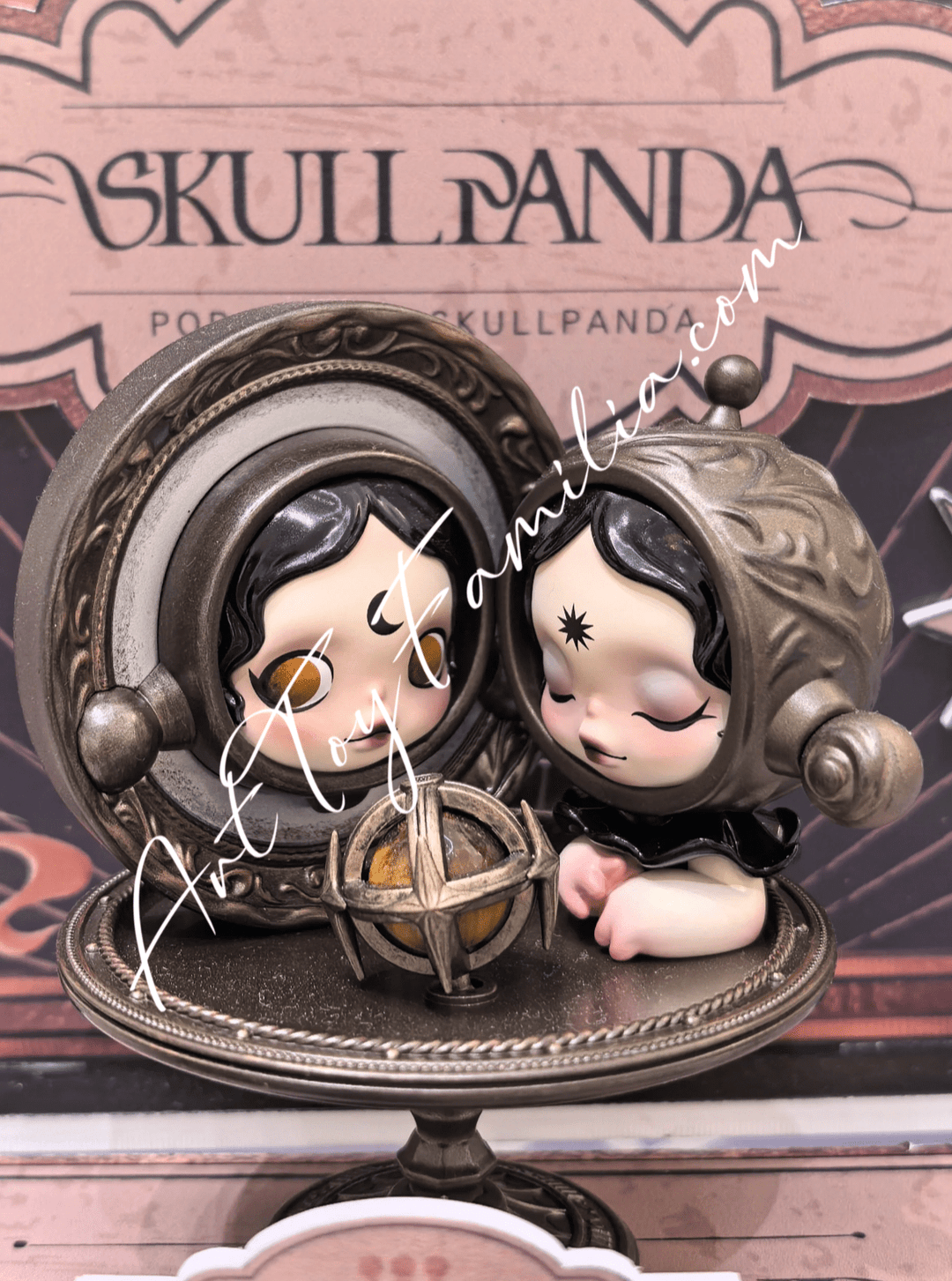 Popmart Skullpanda La Porte Figure