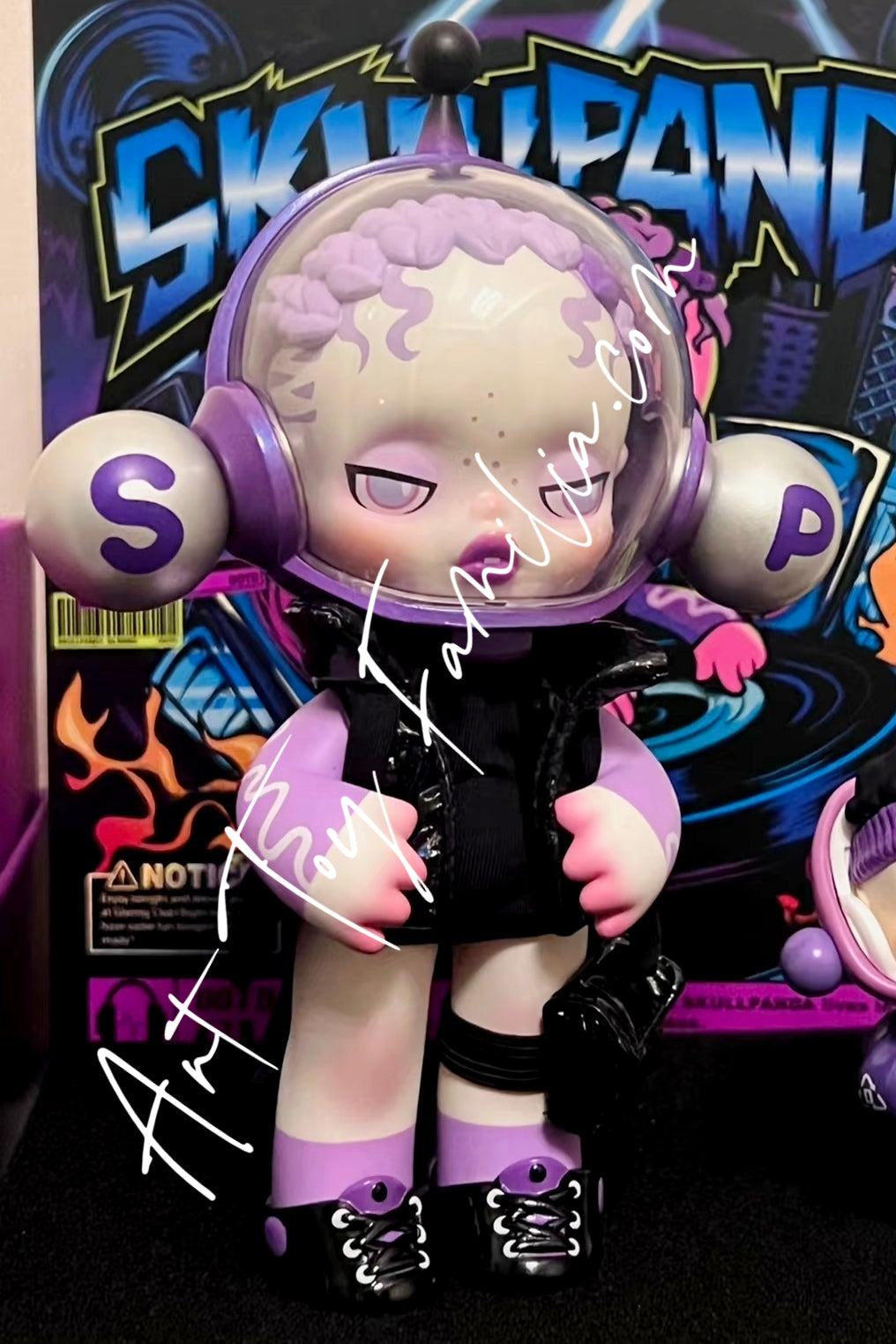 Popmart Skullpanda OOTD Glaring Figurine 1