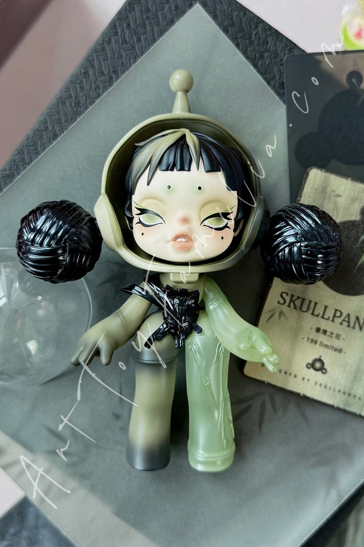 POP MART - Skullpanda The Stone of Contempt Limited Figurine
