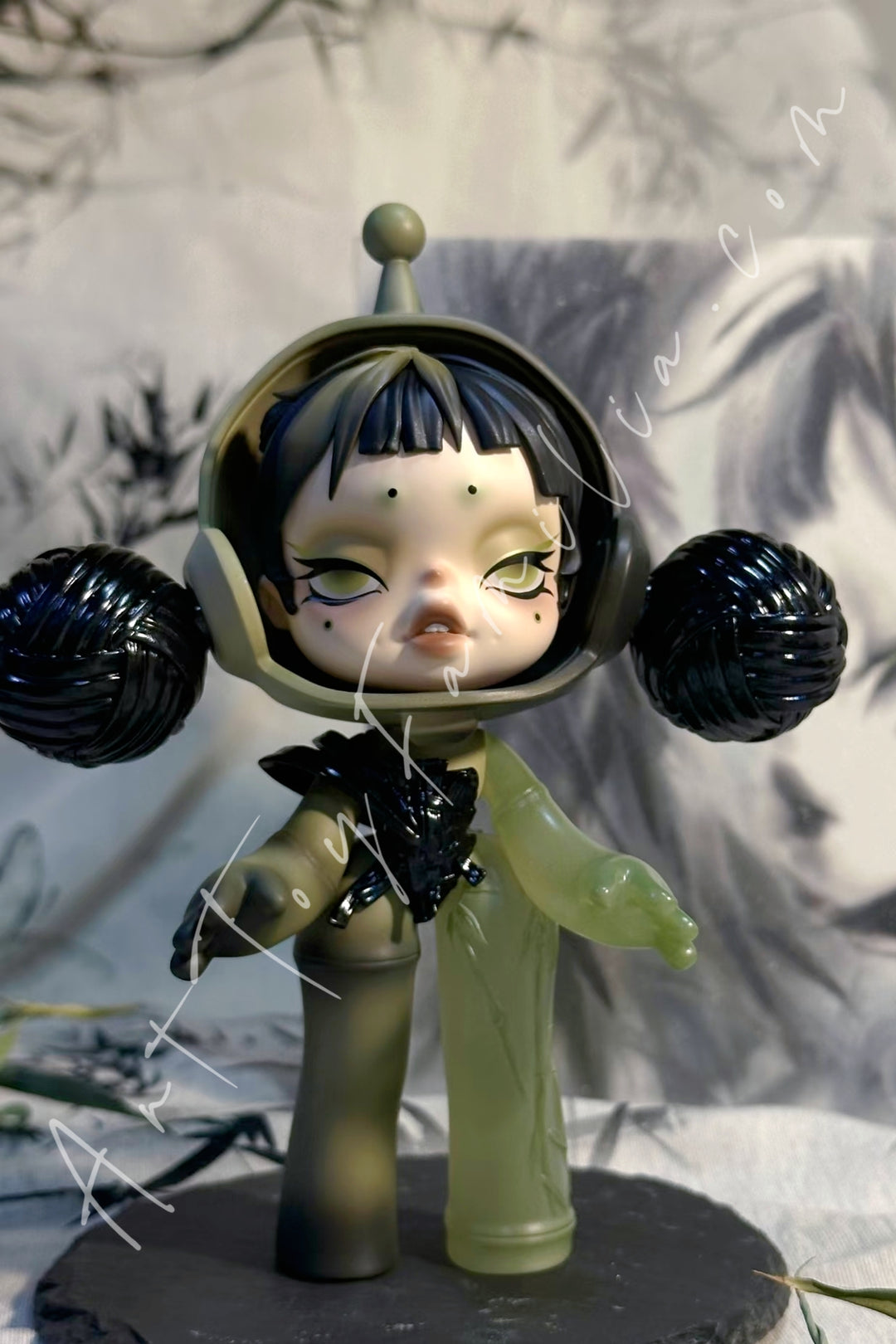 POP MART - Skullpanda The Stone of Contempt Limited Figurine