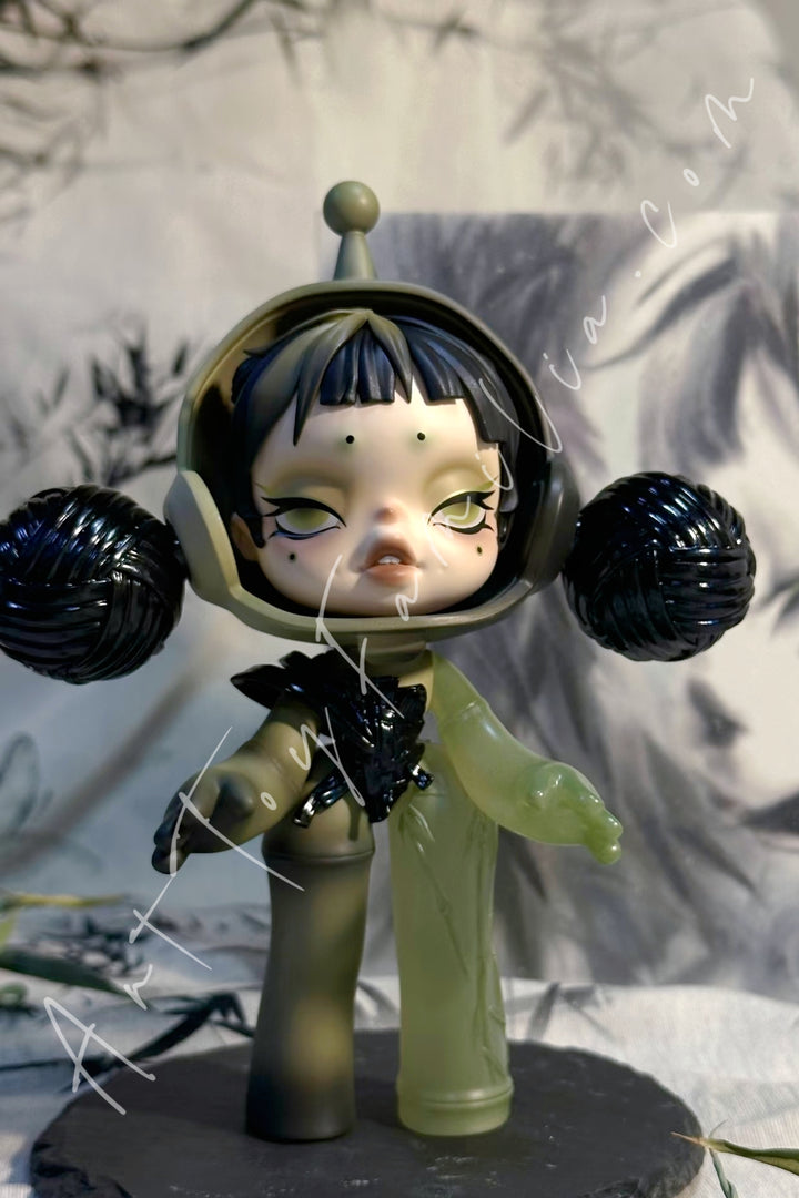 POP MART - Skullpanda The Stone of Contempt Limited Figurine