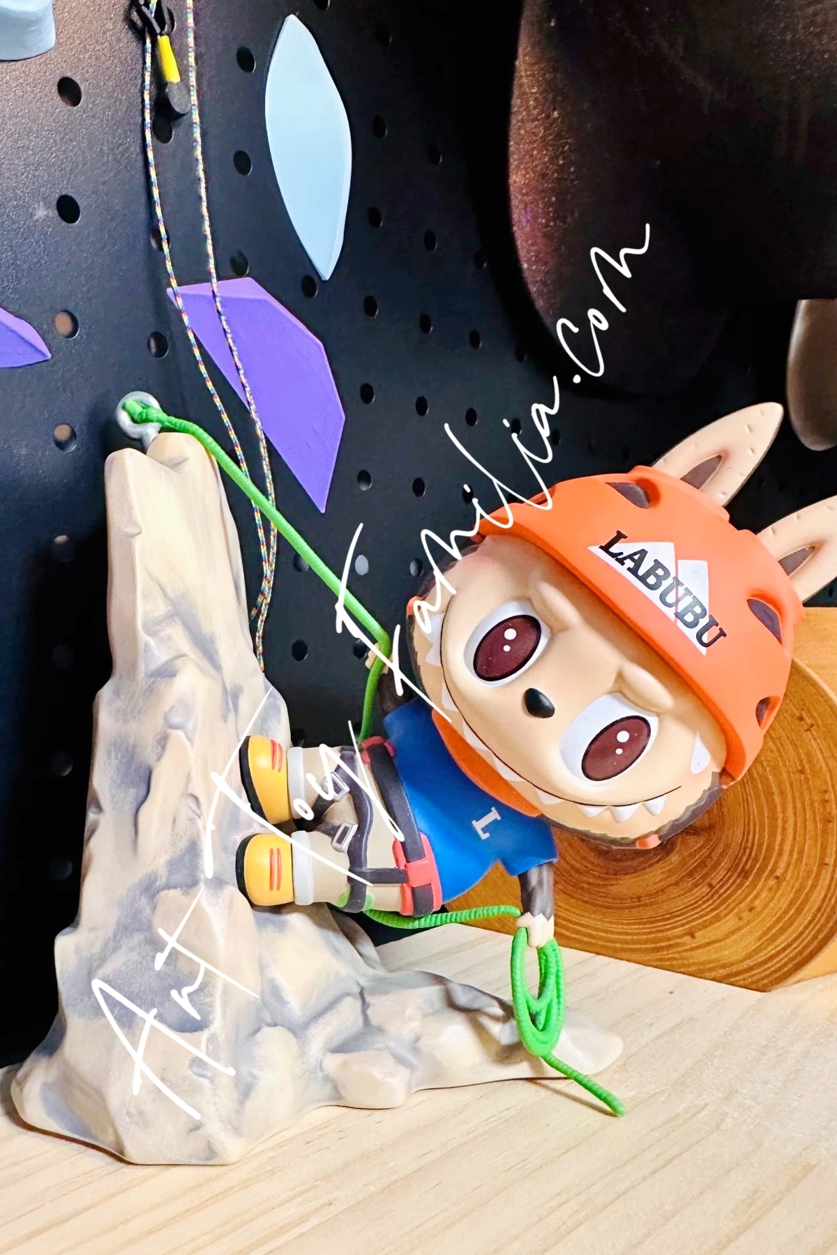 The Monsters Labubu Climber Figurine - 攀登者 – Art Toy Familia