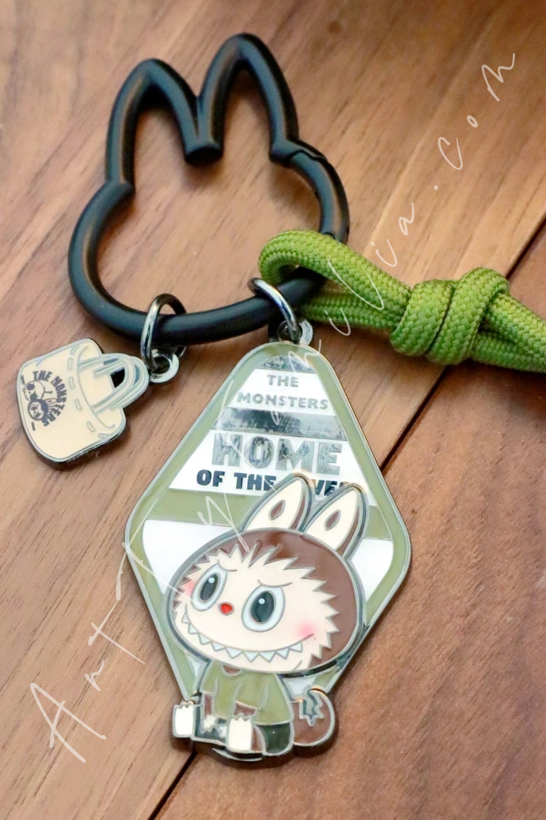 POP MART - The Monsters Labubu Home of the Elves Series Pendant - 精灵之家系列钥匙扣挂件 The Monsters TV - 精灵TV
