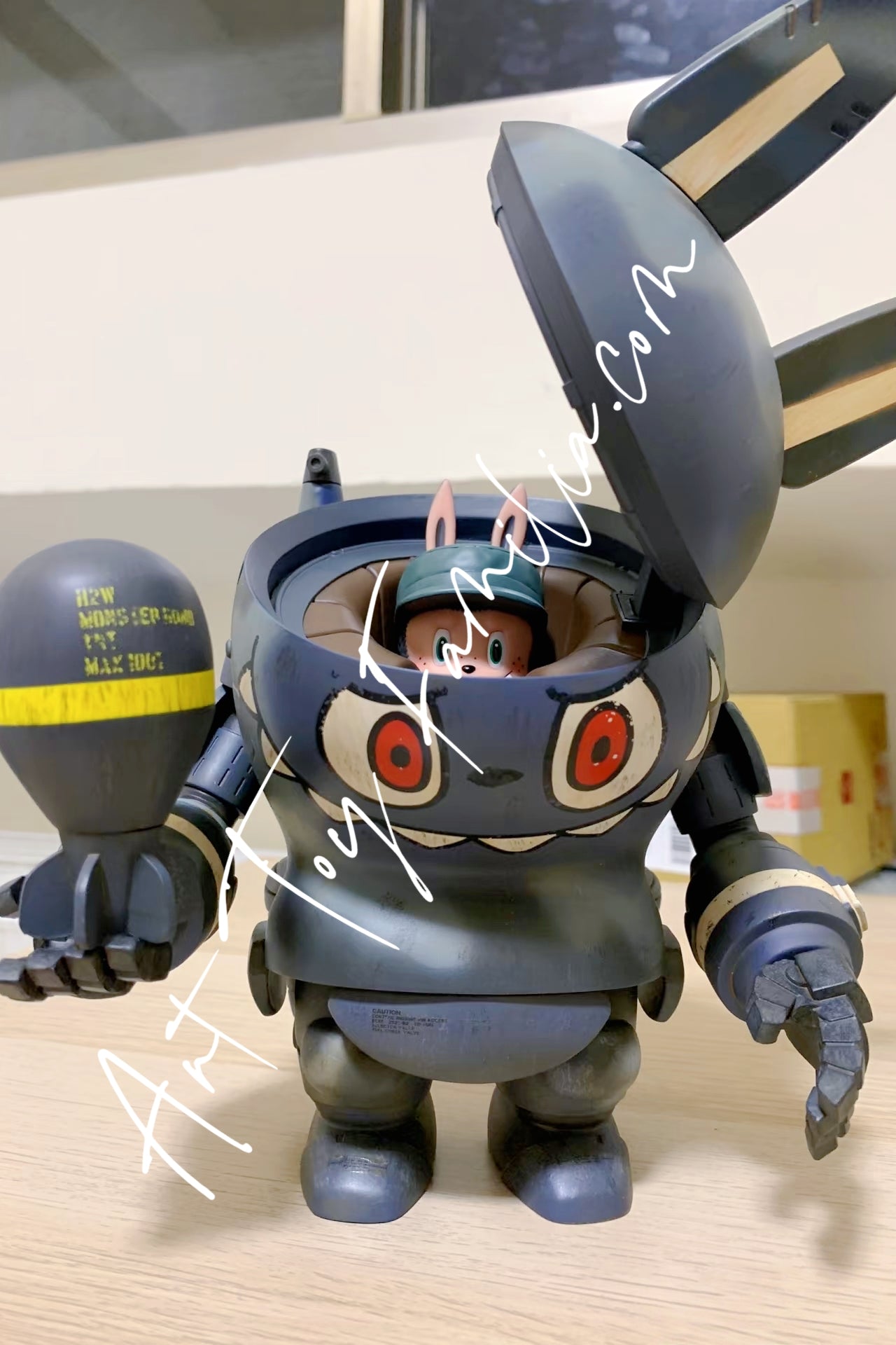 The Monsters Labubu Maschinen Krieger S.A.F.S. Thunderbolt with