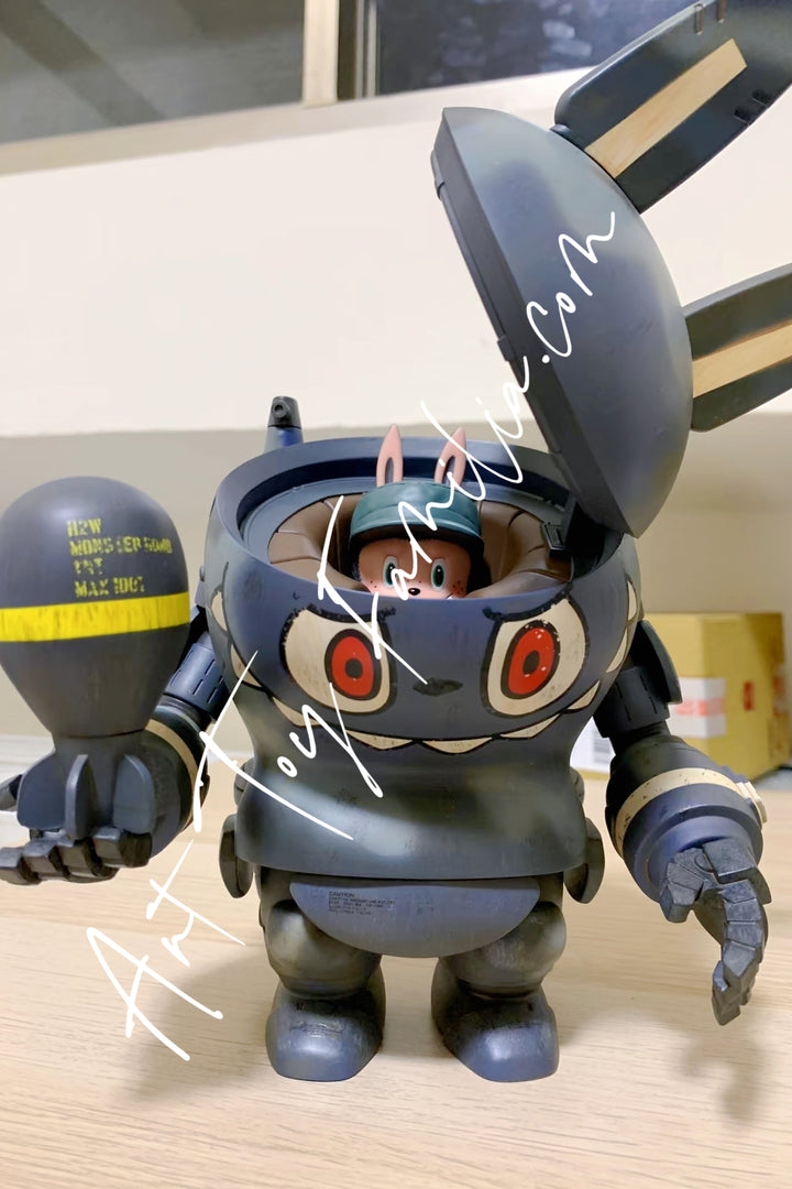 Popmart The Monsters Labubu Maschinen Krieger S.A.F.S. Thunderbolt with mini Labubu Pilot 2