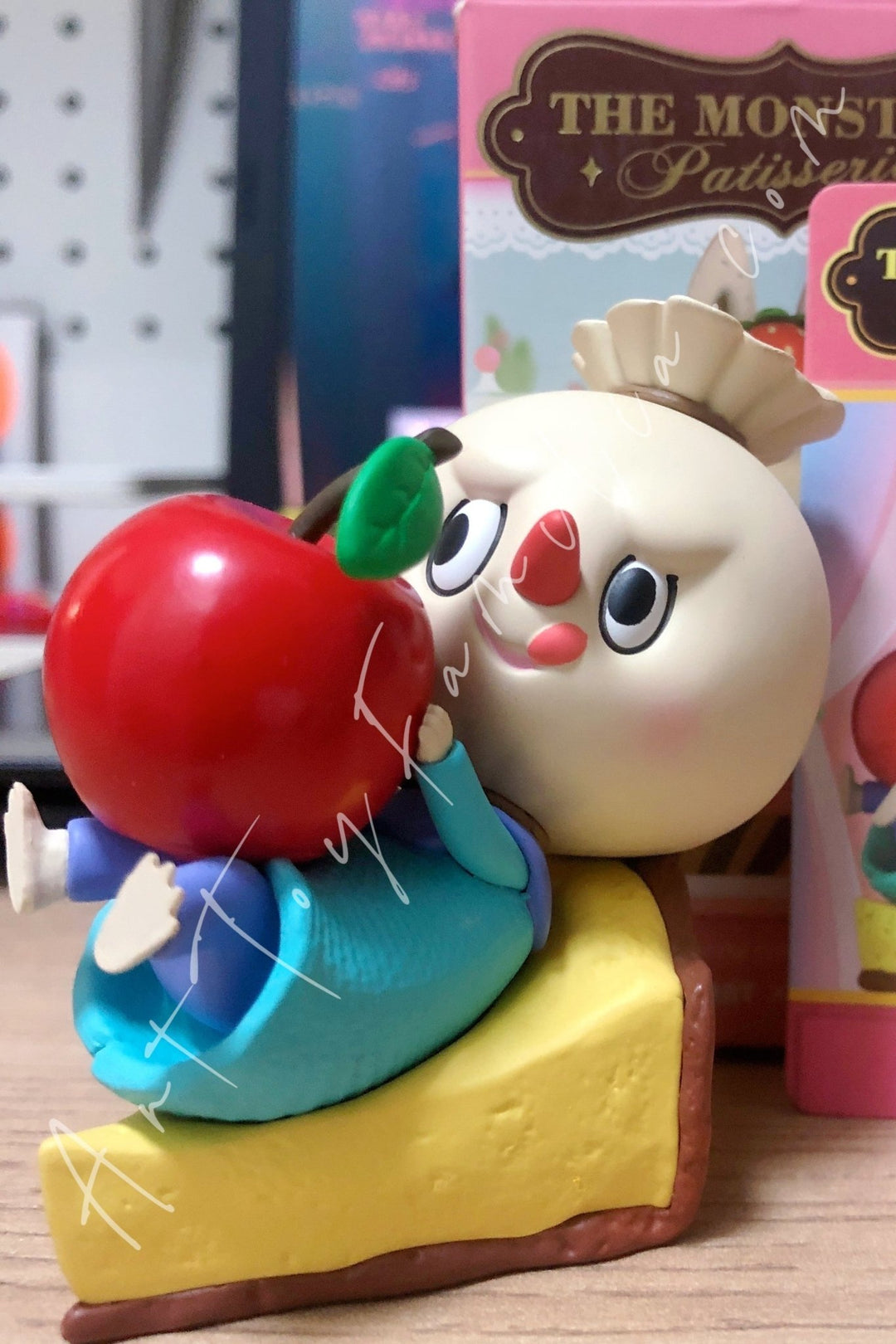 POP MART - The Monsters Labubu Patisseries Series - 精灵甜品系列 Mango Pie - 芒果派