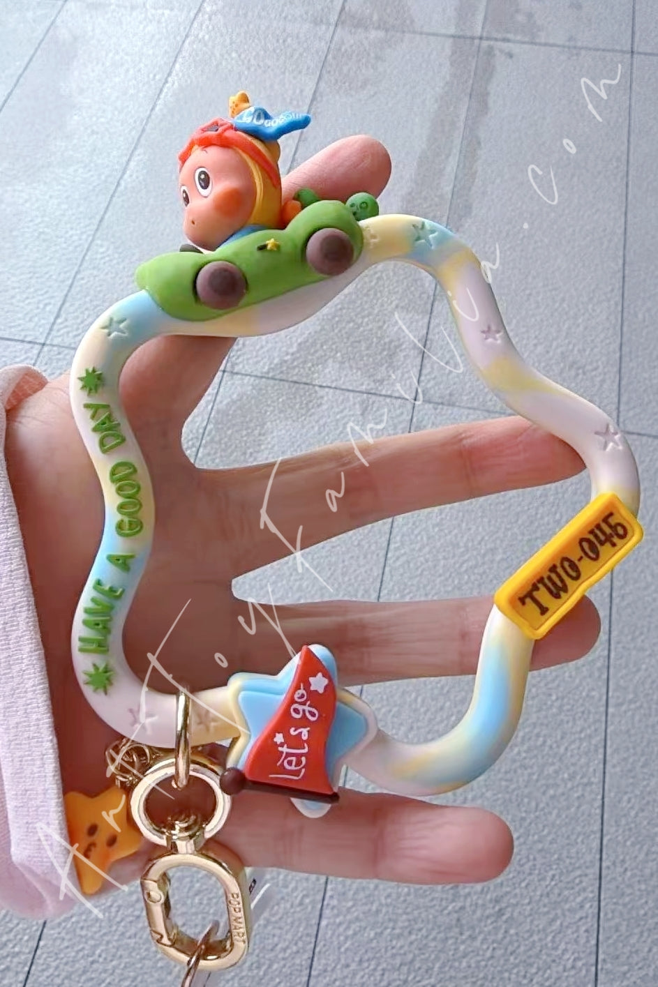 Popmart Twinkle Twinkle Live the Ordinary Series Phone Ring Blind Box Joyride (Secret)