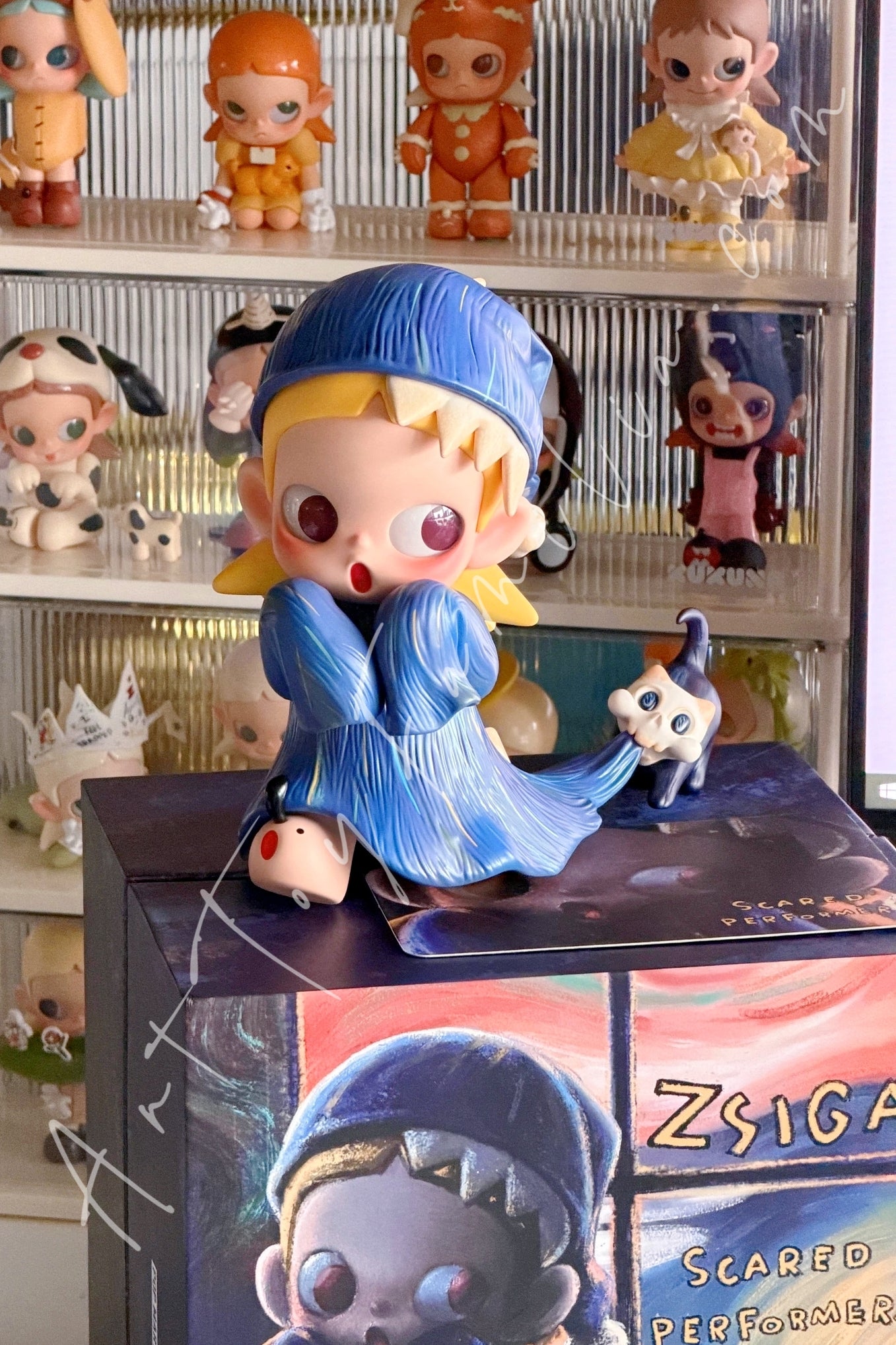 Zsiga Scared Performer Figurine – Art Toy Familia