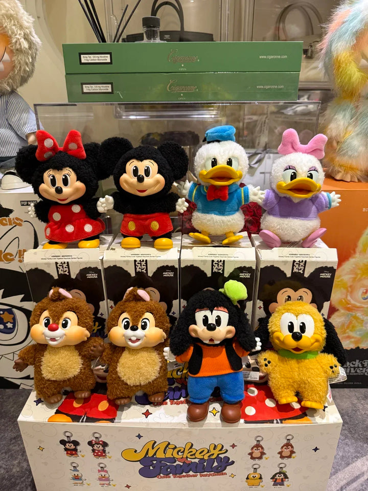 8 Confirmed Figures(opened box sealed bag) - Mickey Family Cute Together KeyChain Series