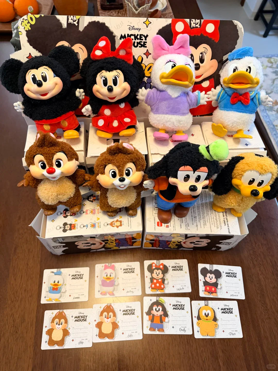 8 Confirmed Figures(opened box sealed bag) - Mickey Family Cute Together KeyChain Series