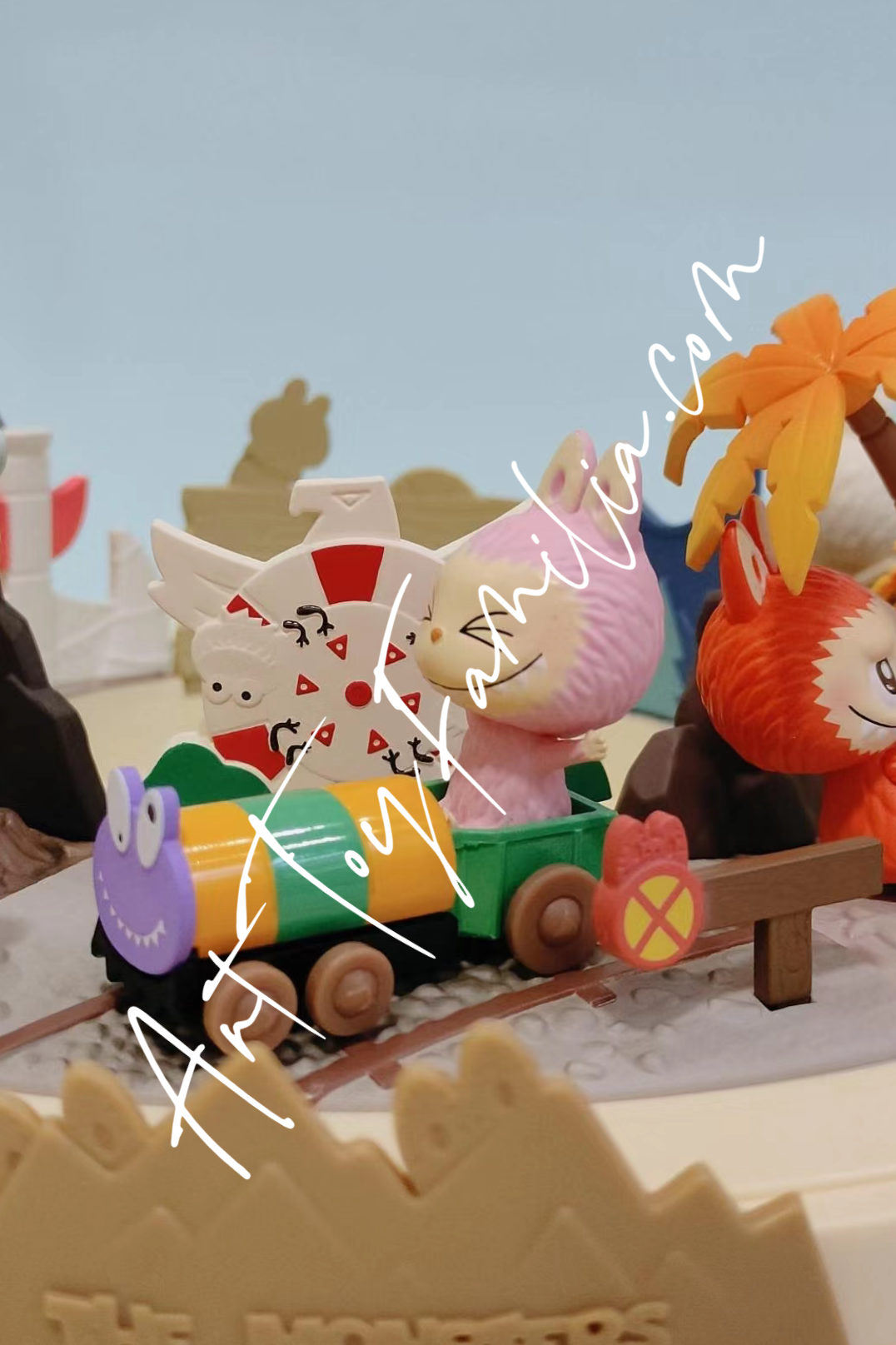 pop mart the monsters labubu playing games series Train Charges Forward - 火车向前冲