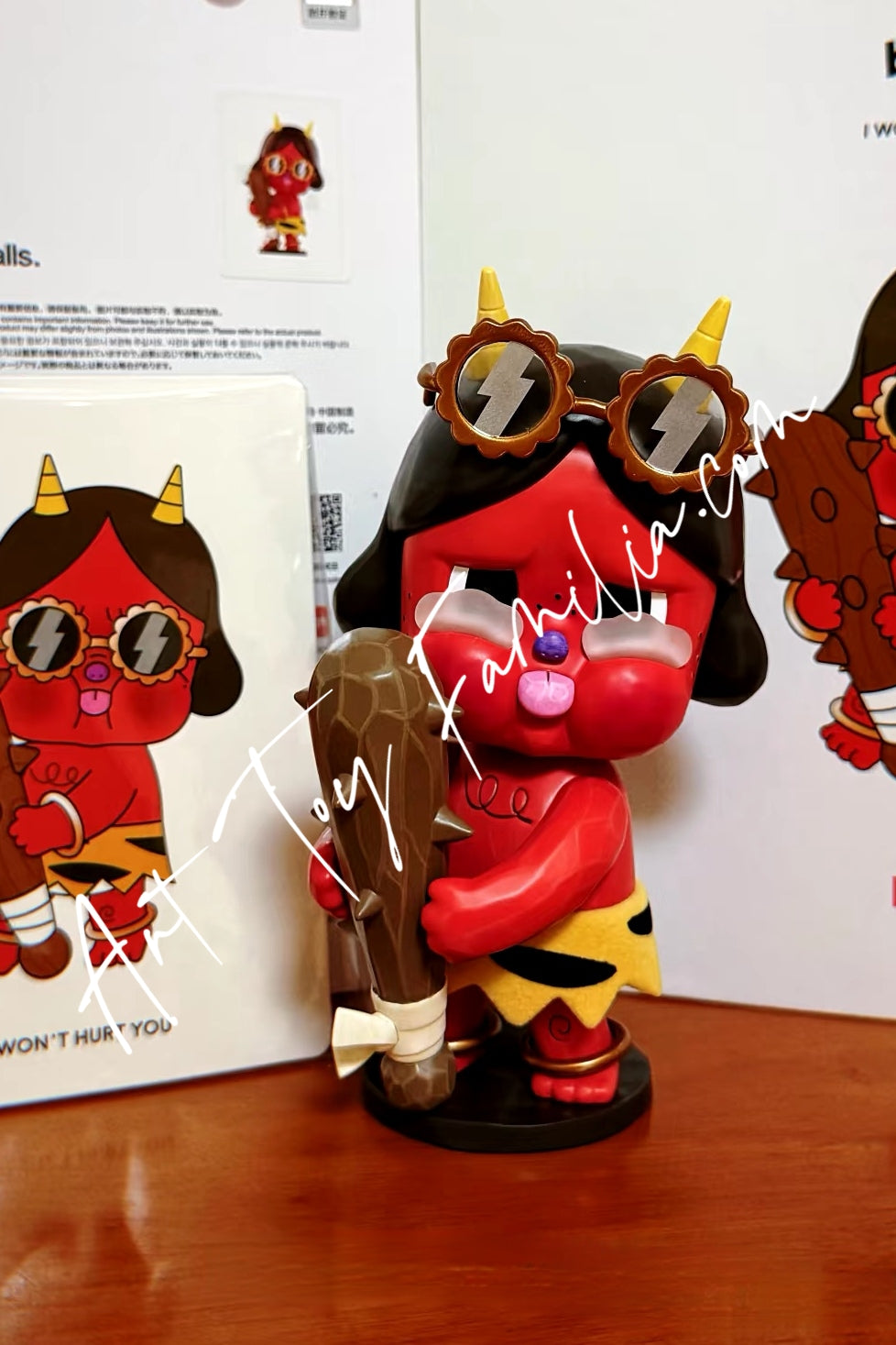 popmart crybaby i wont hurt you figurine 守望者 