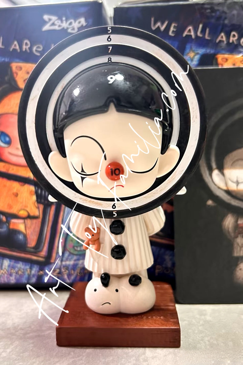 popmart zsiga we all are kids series Bull's Eye(Secret)
