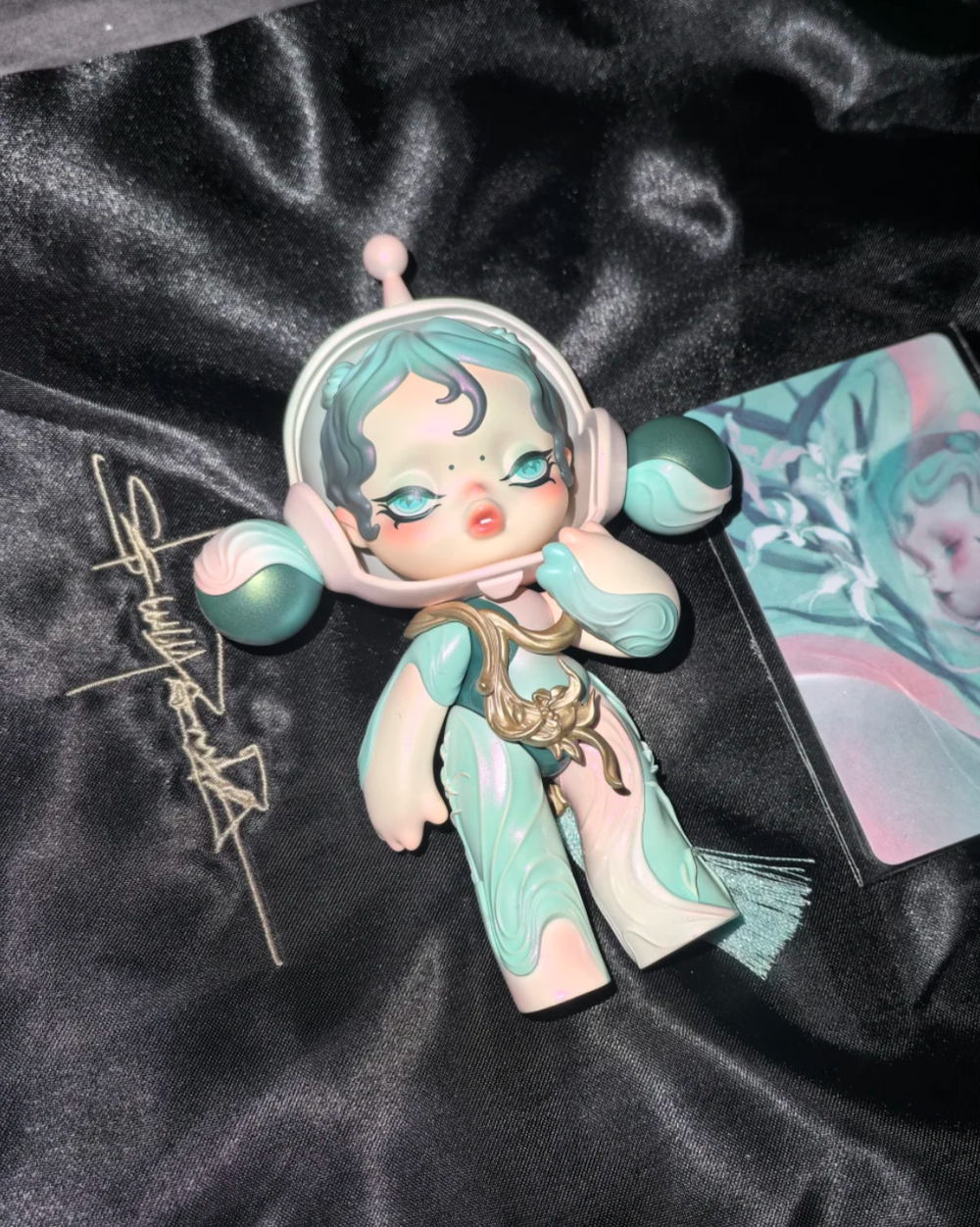 【高価値】 – 兰·逸青 - Cyan Baby Skullpanda Art Familia Toy ぬいぐるみ
